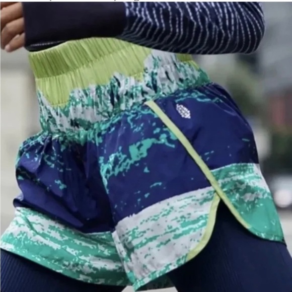 FP Movement x Free People The Way Home High Waist Shorts Mountain Print Blue - Picture 12 of 12